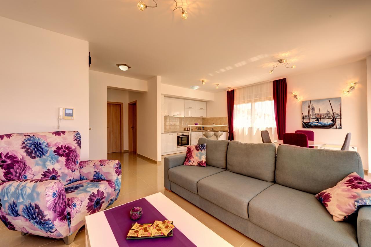 Apartments Villa Adriatic Τίβατ Εξωτερικό φωτογραφία