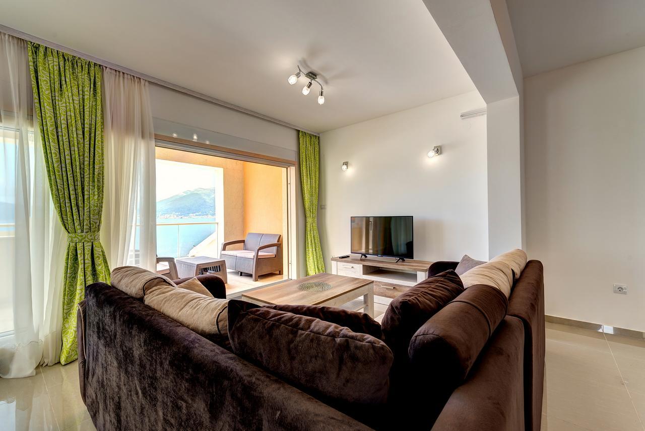 Apartments Villa Adriatic Τίβατ Εξωτερικό φωτογραφία